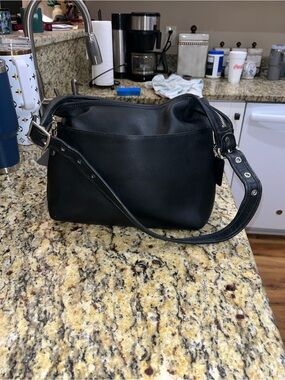 EUC Vintage Authentic Coach Legacy Small Pocket Zip Hobo Handbag. E1D-9058